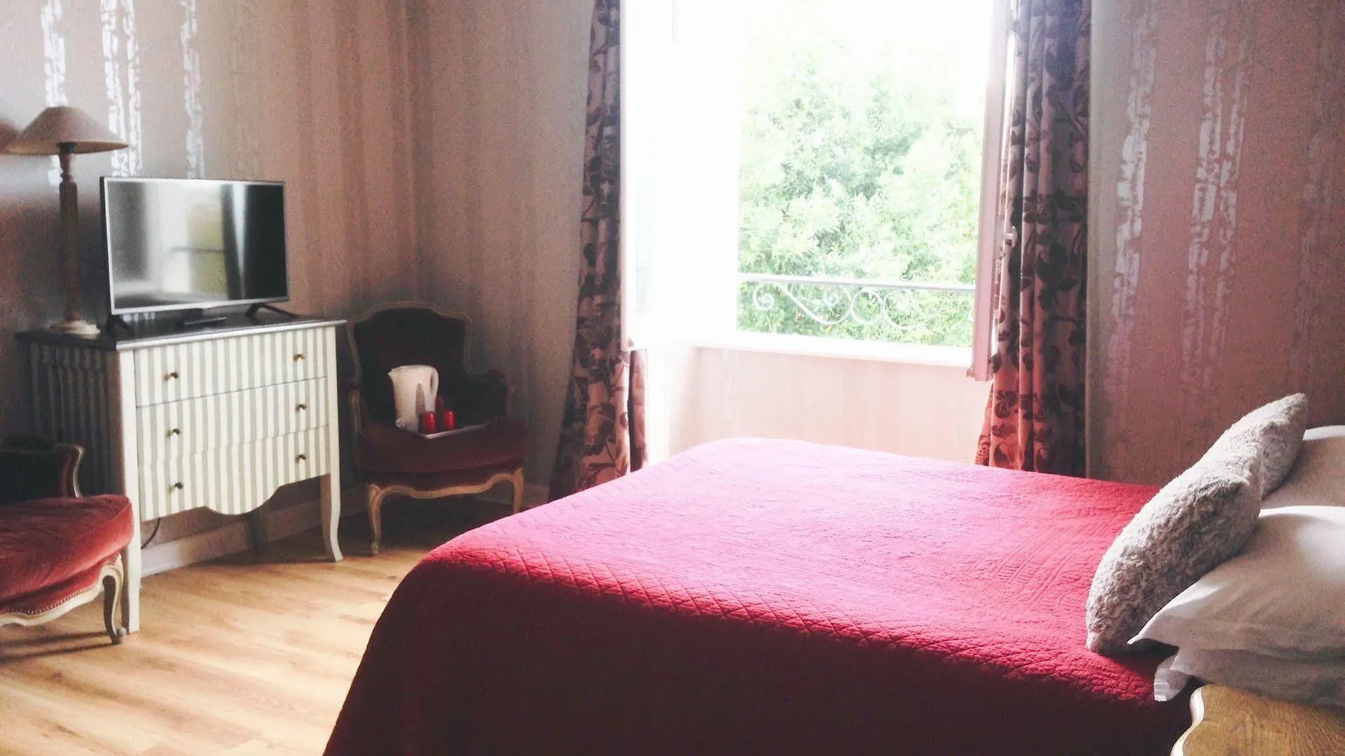 Hotel La Villa Saint-Pierre-dʼIrube 3*,